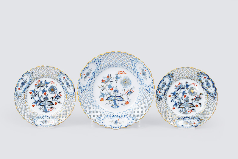 - A set of 3 open work plates onion pattern with gold and red over decoration A set of 3 open work plates onion pattern with gold and red over decoration