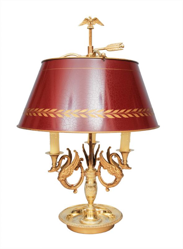 An elegant Bouillotte lamp with ornaments of swans