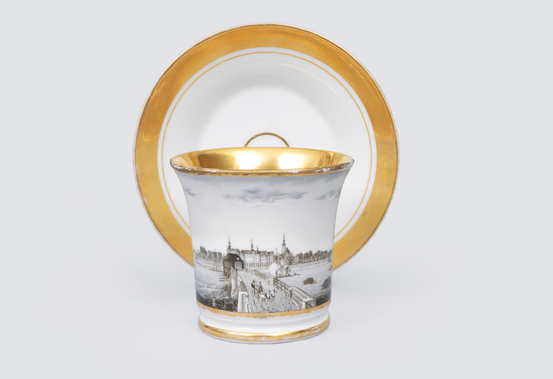 A cup with view of Schloß Hartenfels in Torgau