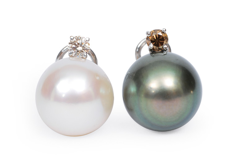 A pair of Southsea pearl diamonds earrings