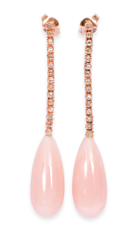 A pair of coral ear pendant