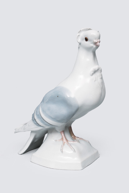 An animal figurine "Dove"