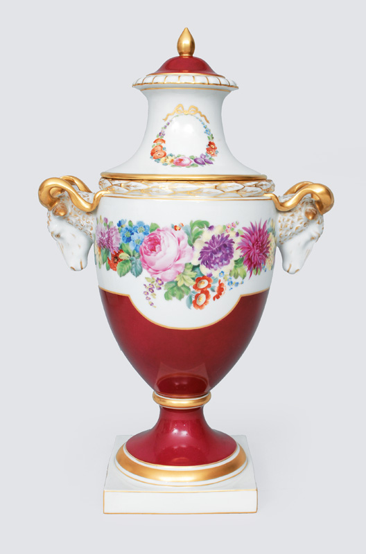 A big vase with cover and flower bordure