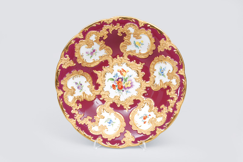 A winw red grounded pompous bowl with flower painting
