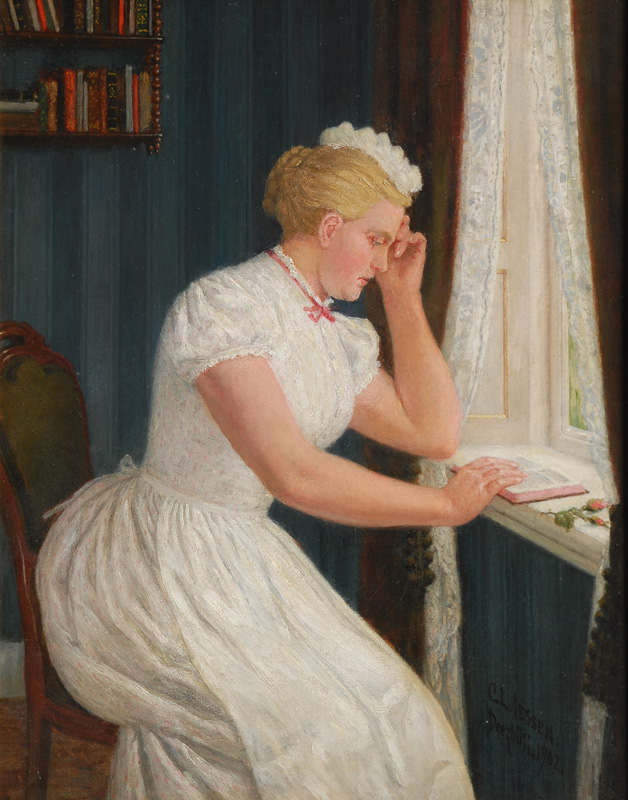 Lesende junge Frau am Fenster