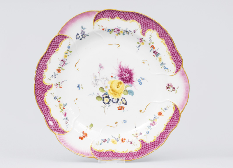 A plate with scale pattern in crimson and flower painting