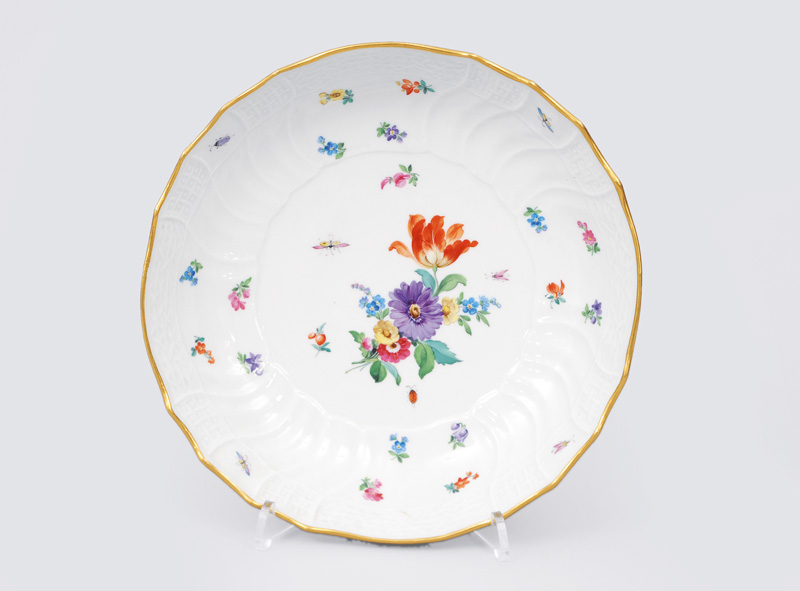 A round bowl "Neubrandenstein" with flower painting