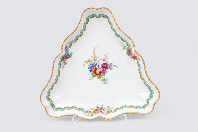 A trefoil curved bowl with flower painting
