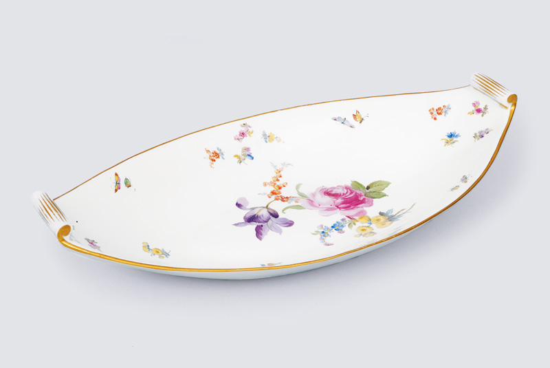 A big boat-shaped bowl with flower painting