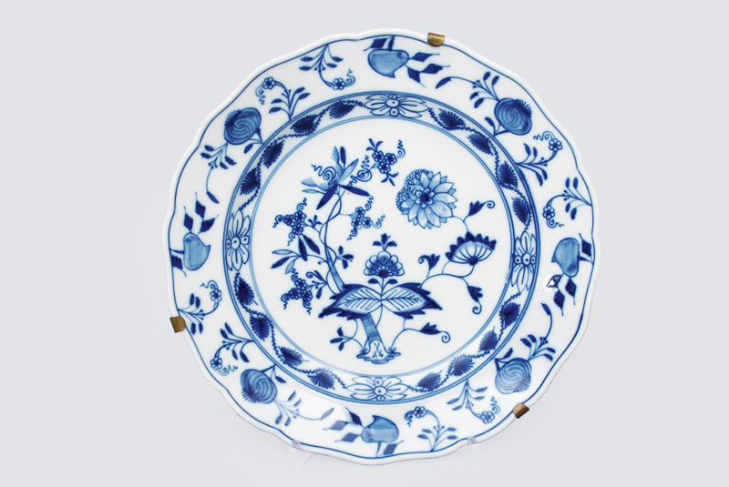 A plate with onion pattern