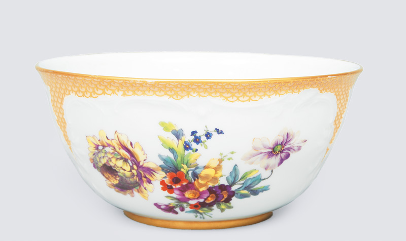 A big bowl with "Neuzierat", gold scales and fine bouquets