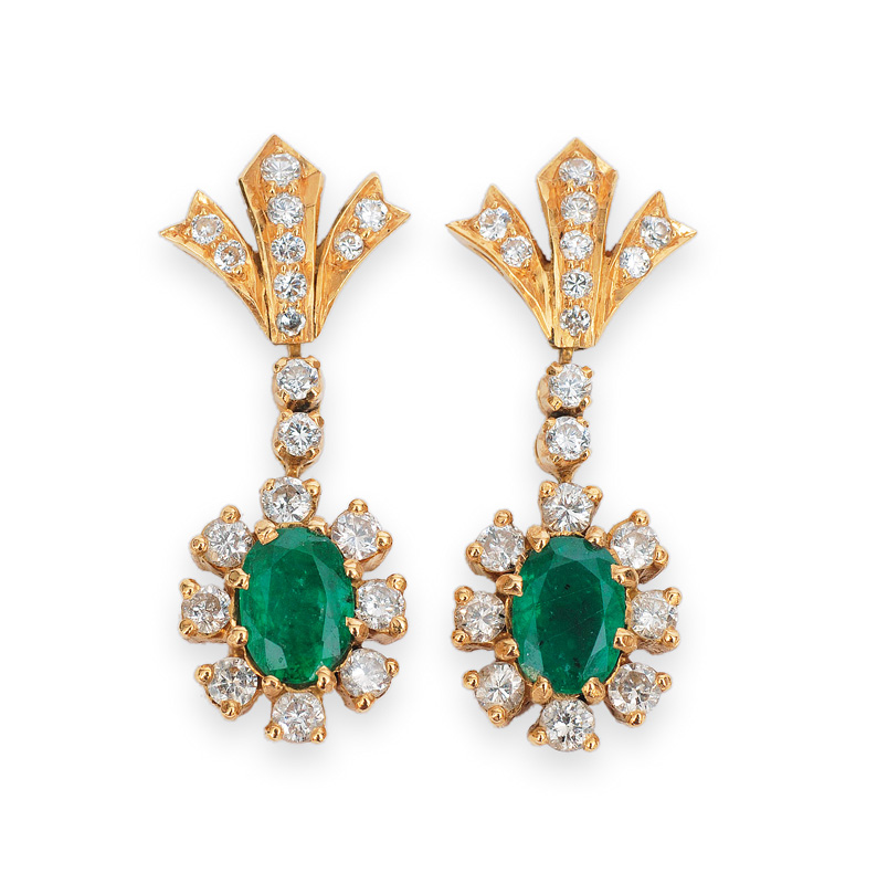 A pair of emerald earrings