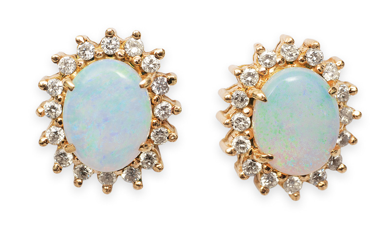 An opal earrings