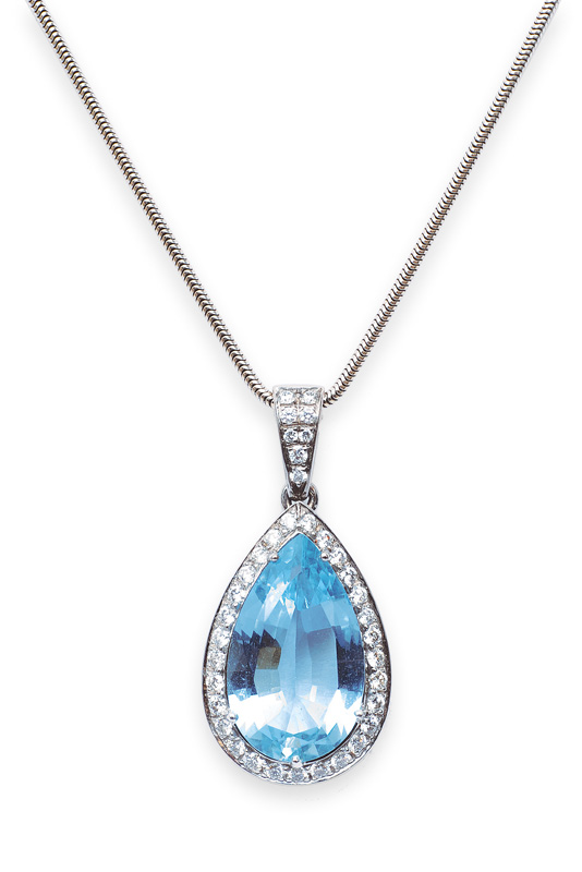 An aquamarine diamond-necklace