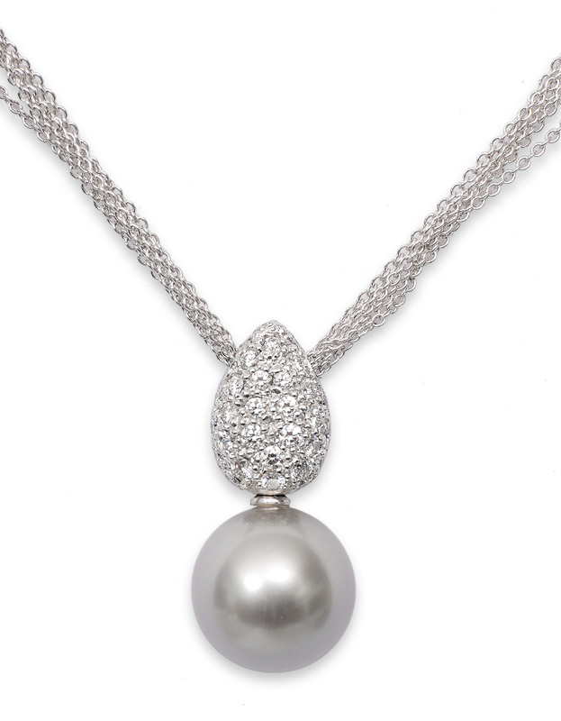 A pearl necklace