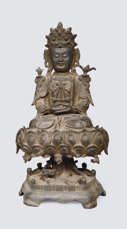Figur "Guanyin" auf erhöhtem Lotusthron