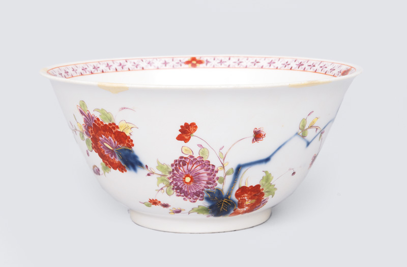 A small bowl with peony pattern