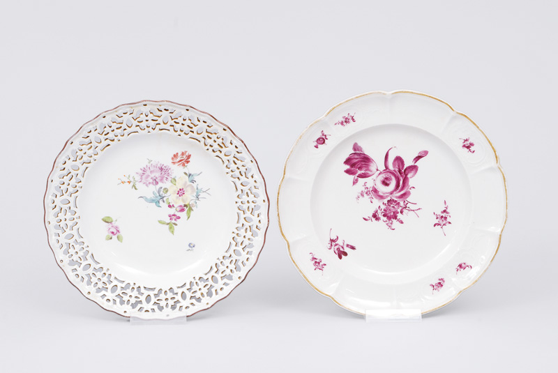 A convolute of two plates with flower painting.