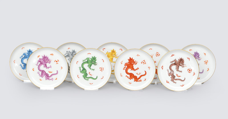A set of 9 plates "Ming dragon"