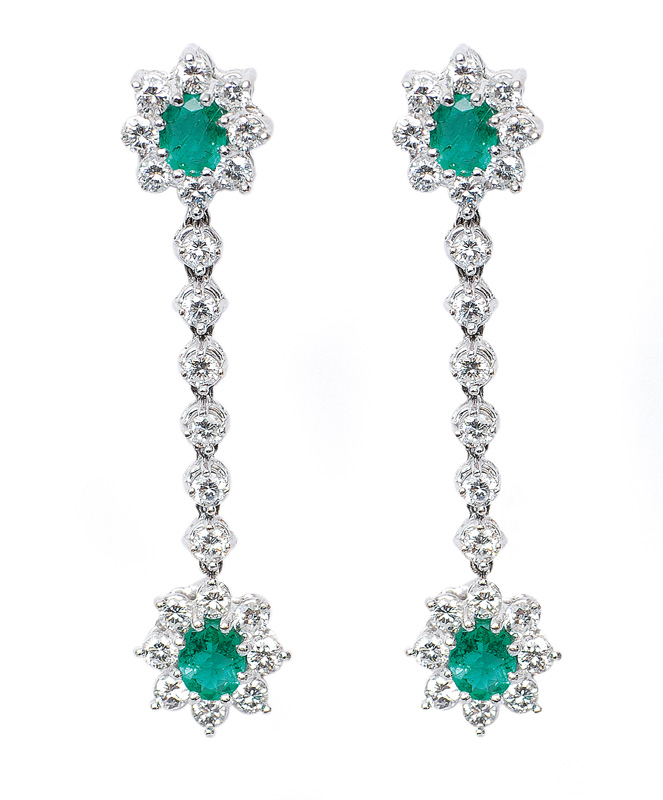 A pair of emerald-ear pendant