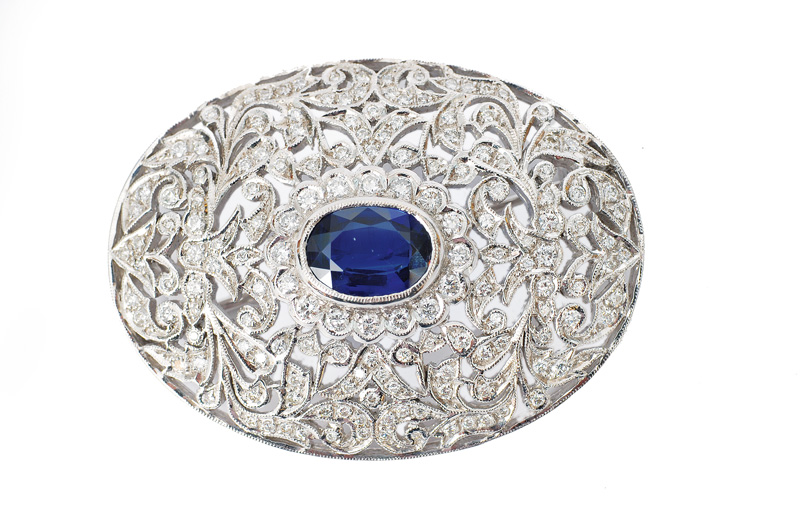 A sapphire brooch