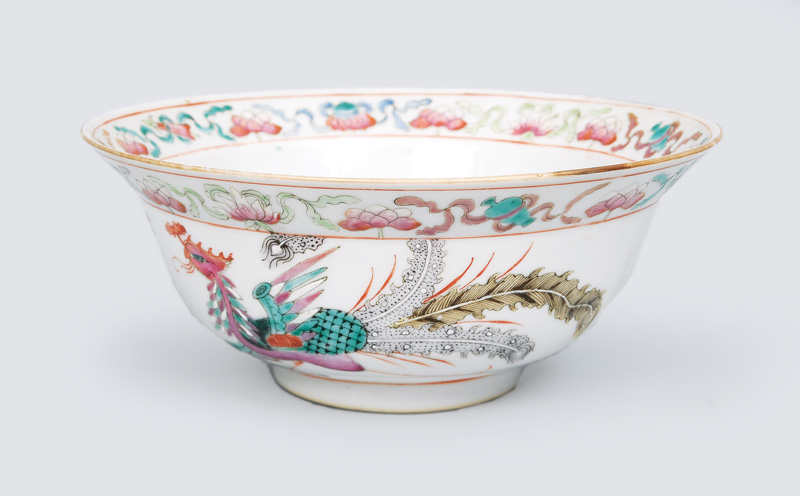 A small bowl with phoenix decoration