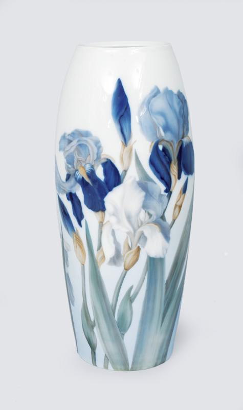 A high vase with pattern of lilies