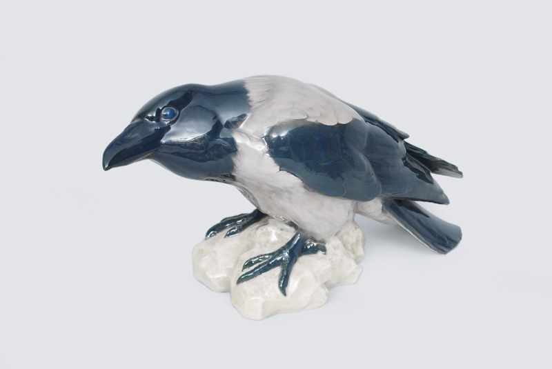 An animal figurine "Hodded crow"