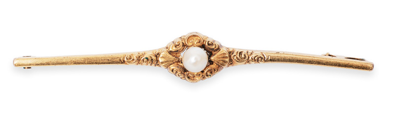 An Art-nouveau bar brooch