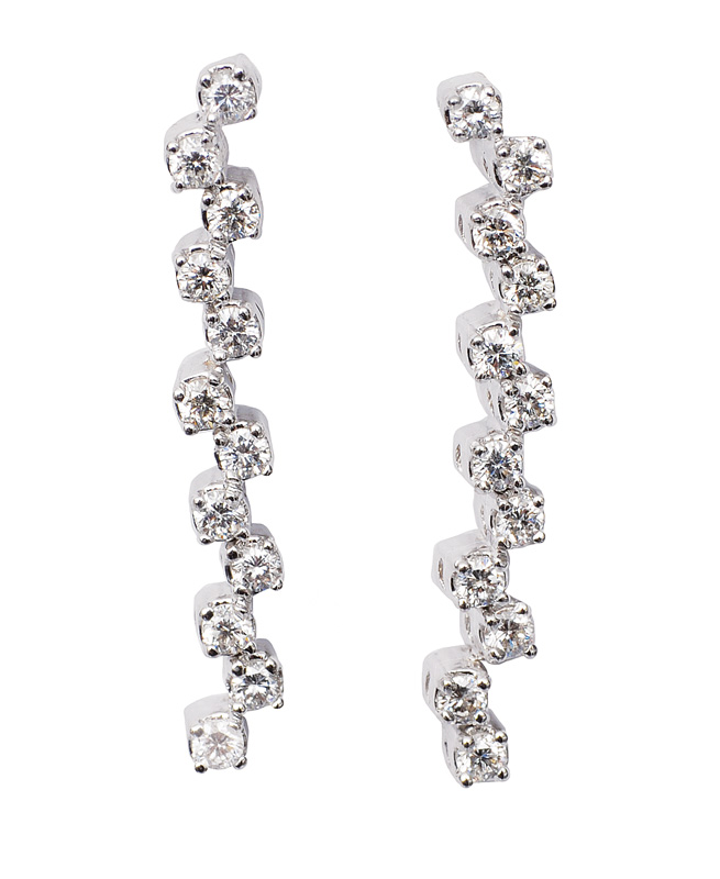 A pair of diamond ear pendant