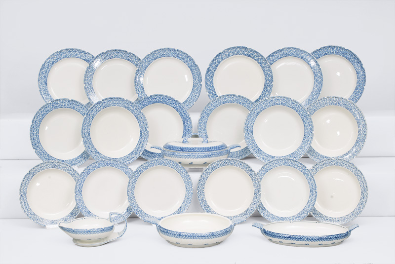 A rare Art Nouveau dinner service with pattern "Riemerschmid" for 6 persons