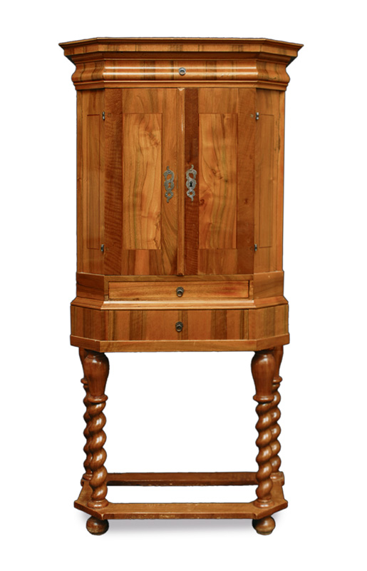 Kleiner Barock-Stollenschrank