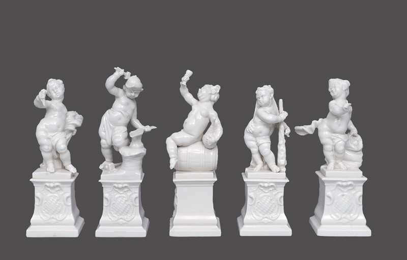 A set of 5 figurines "Putto as godhead"