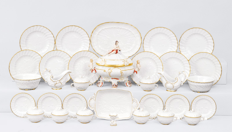 A dinner service "Swan service" for 20 persons