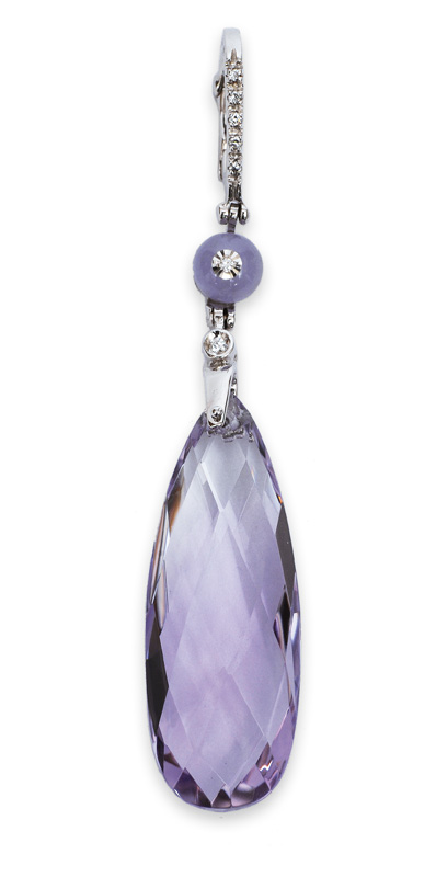 An amethyst pendant