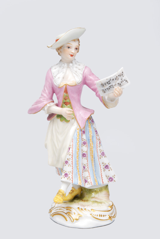 A figurine "Female singer" of serial "Gallant orchestra"