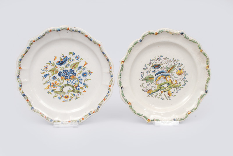 A convolute of 4 plates with floral painting