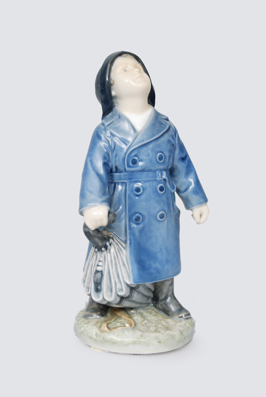 Figurine "Boy with umbrella"