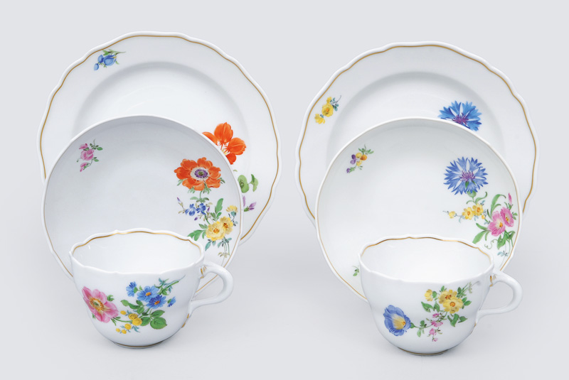 A pair of table setting "Field flower" with inner gold rim