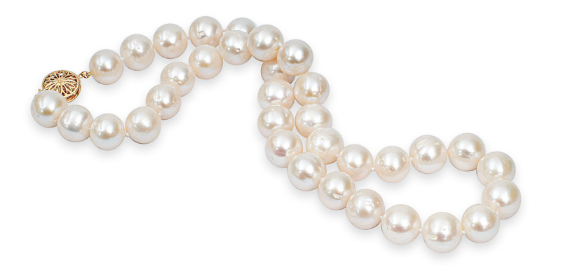 A freshwater cultured pearl necklace