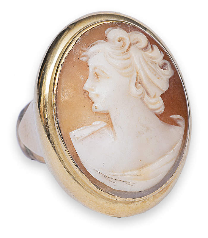 A cameo Ring