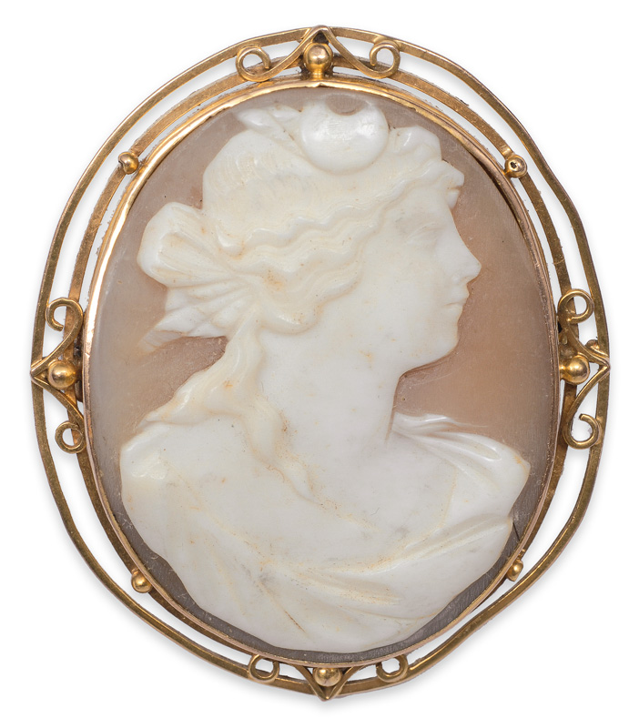 A cameo brooch "Luna"