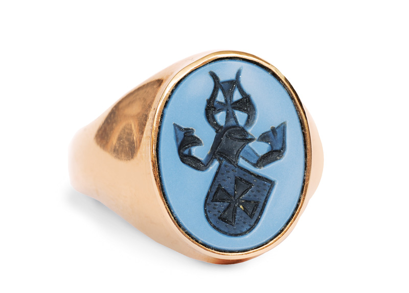 Signet ring with crest