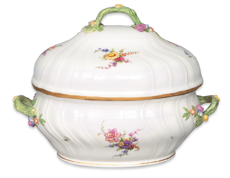 A huge tureen with flower painting and basket-shaped relief