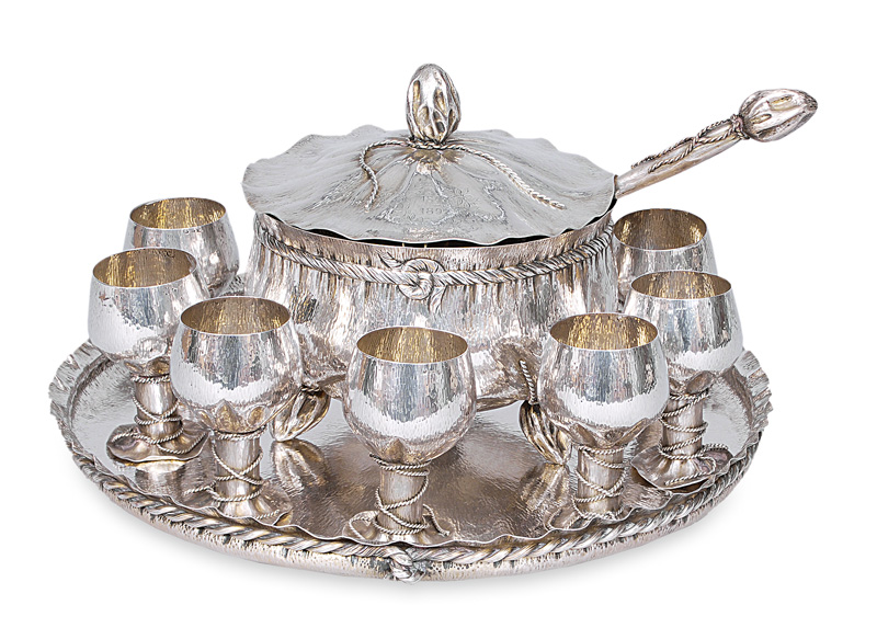 Gebrüder Friedländer, gegr. 1829 in Berlin - A punch arrangement with tray for 7 persons A punch arrangement with tray for 7 persons