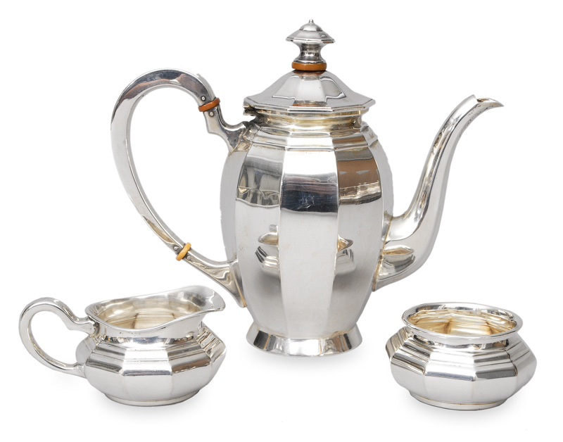 Gebrüder Kühn, gegr. 1860 in Schwäbisch Gmünd - A mocha service in faceted shape A mocha service in faceted shape