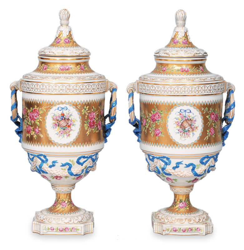 A pair of gold grounded vases with cover in style of Sèvres
