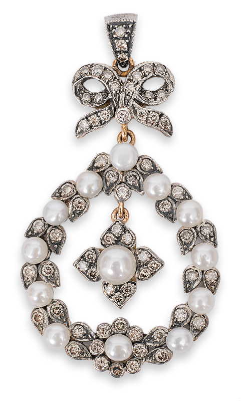 A petite pendant with small pearls and diamonds