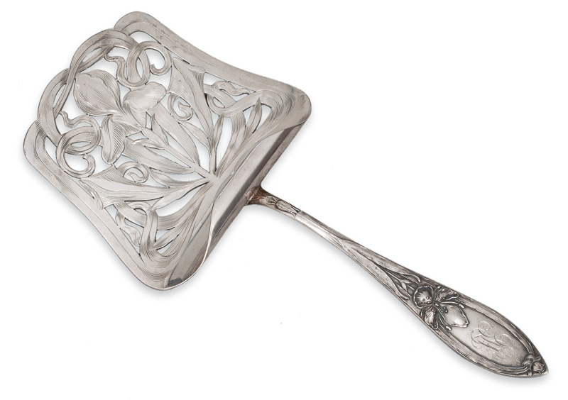 An Art Nouveau pastry server