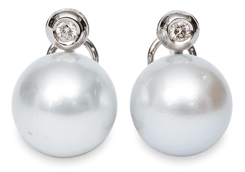 A pair of Southsea pearl errings with solitaire